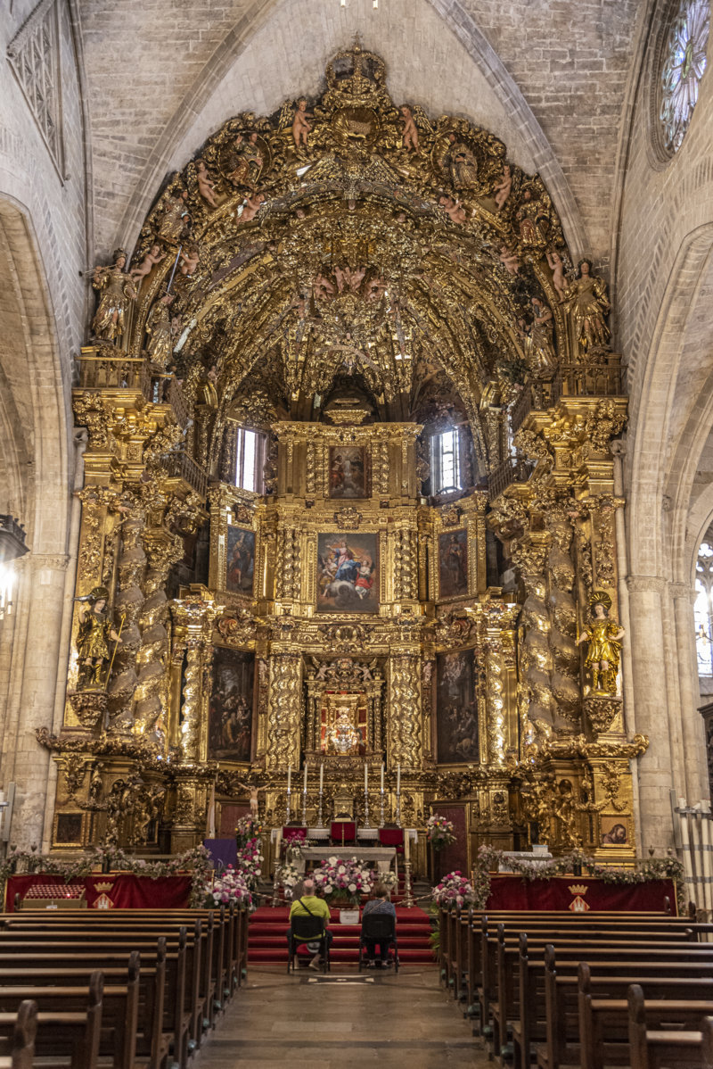 Castelló de la Plana - Morella 026 - basílica Arciprestal de Santa María la Mayor - retablo del Altar Mayor.jpg